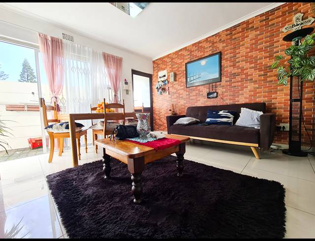 2.5 BEDROOM APARTMENT TO LET IN BLOUBERGRANT